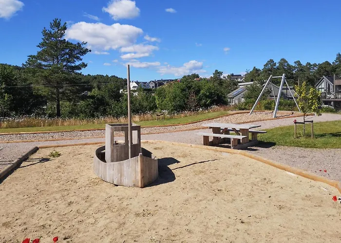 4 Bedroom Stunning In Semesterbostad Søgne