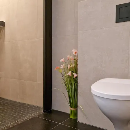 4 Bedroom Stunning In *