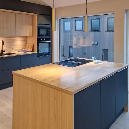 בית נופש 4 Bedroom Stunning In *